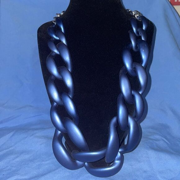 Coiris chunky blue statement necklace - Picture 1 of 5